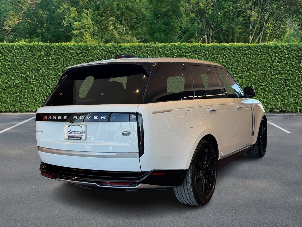 Used 2023 Land Rover Range Rover Autobiography image 3