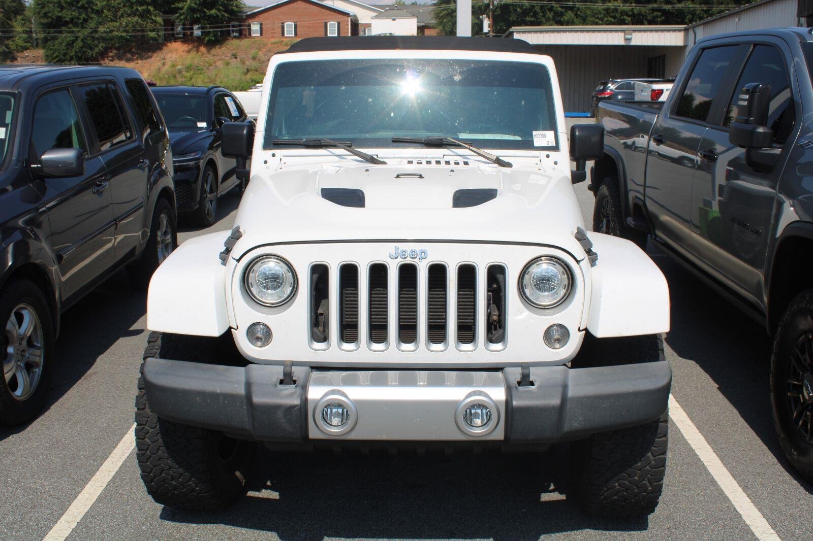 Used 2017 Jeep Wrangler Unlimited Sahara w/ Max Tow Package AWD/4WD image 2