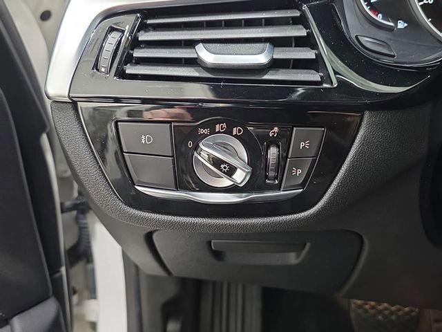 Used 2018 BMW 540i xDrive AWD/4WD image 25