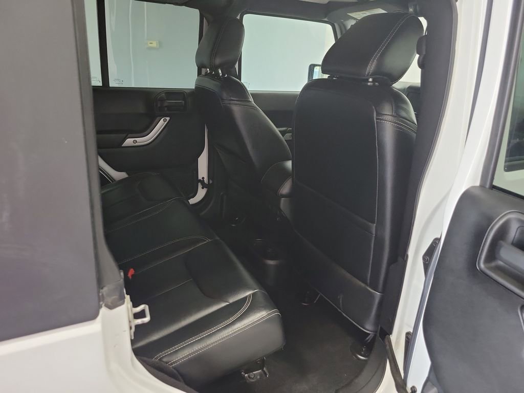 Used 2016 Jeep Wrangler Unlimited Rubicon AWD/4WD image 13