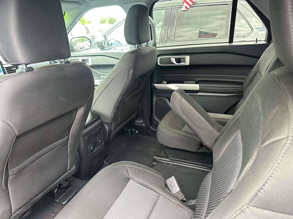 Used 2023 Ford Explorer XLT AWD/4WD image 10
