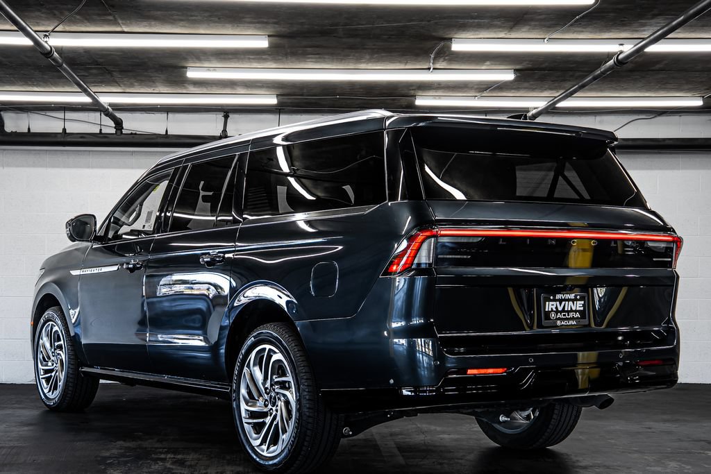 Used 2025 Lincoln Navigator L Reserve AWD/4WD image 3
