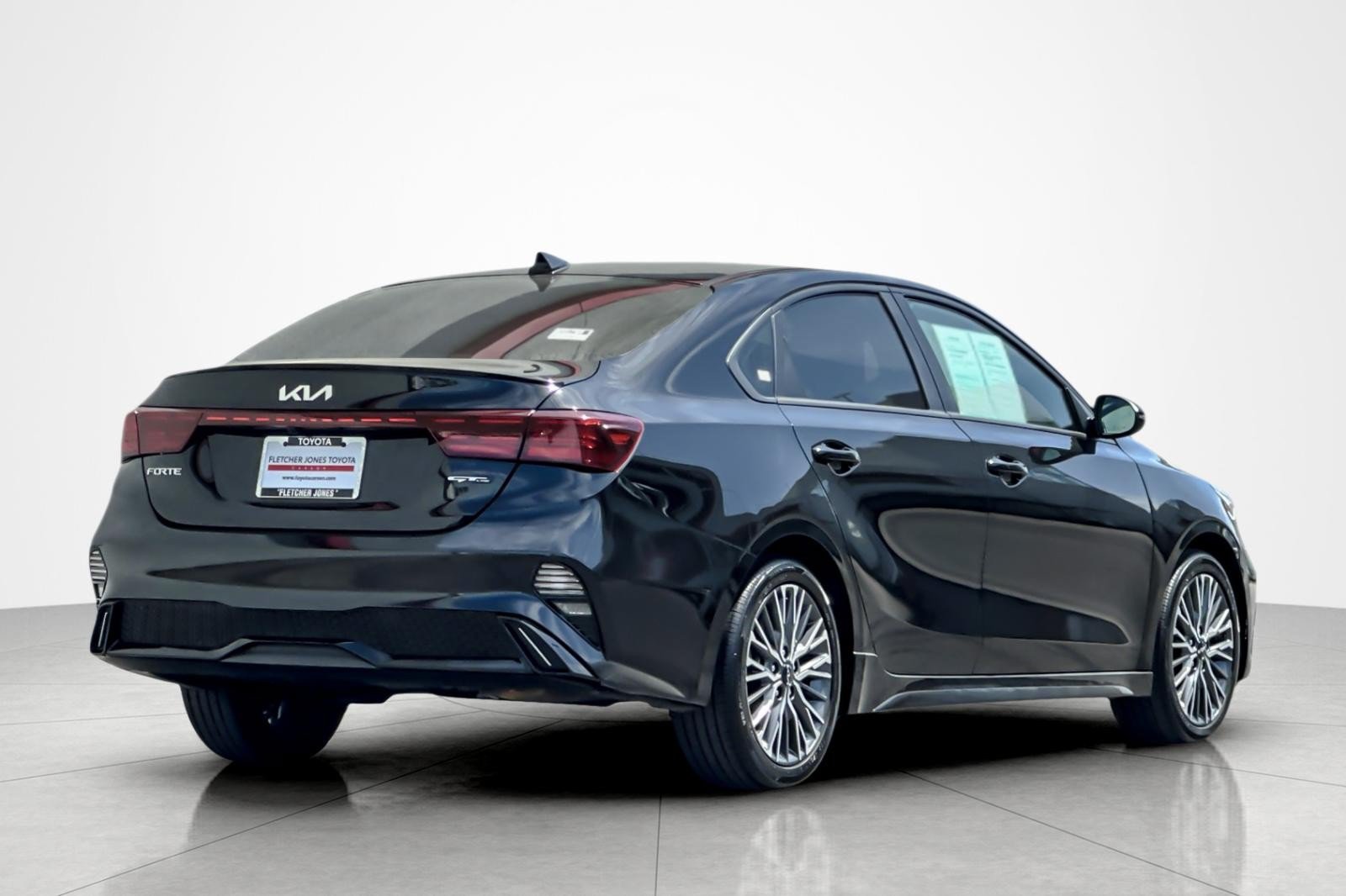 Used 2023 Kia Forte GT-Line w/ GT-Line Premium Package FWD image 5