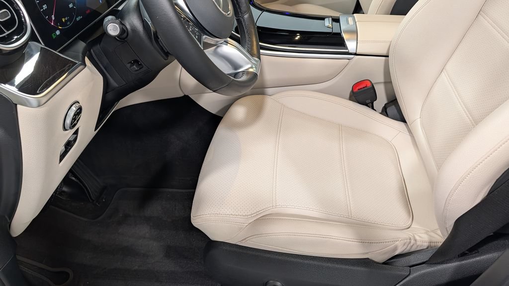 Used 2024 Mercedes-Benz GLC 300 4MATIC image 10
