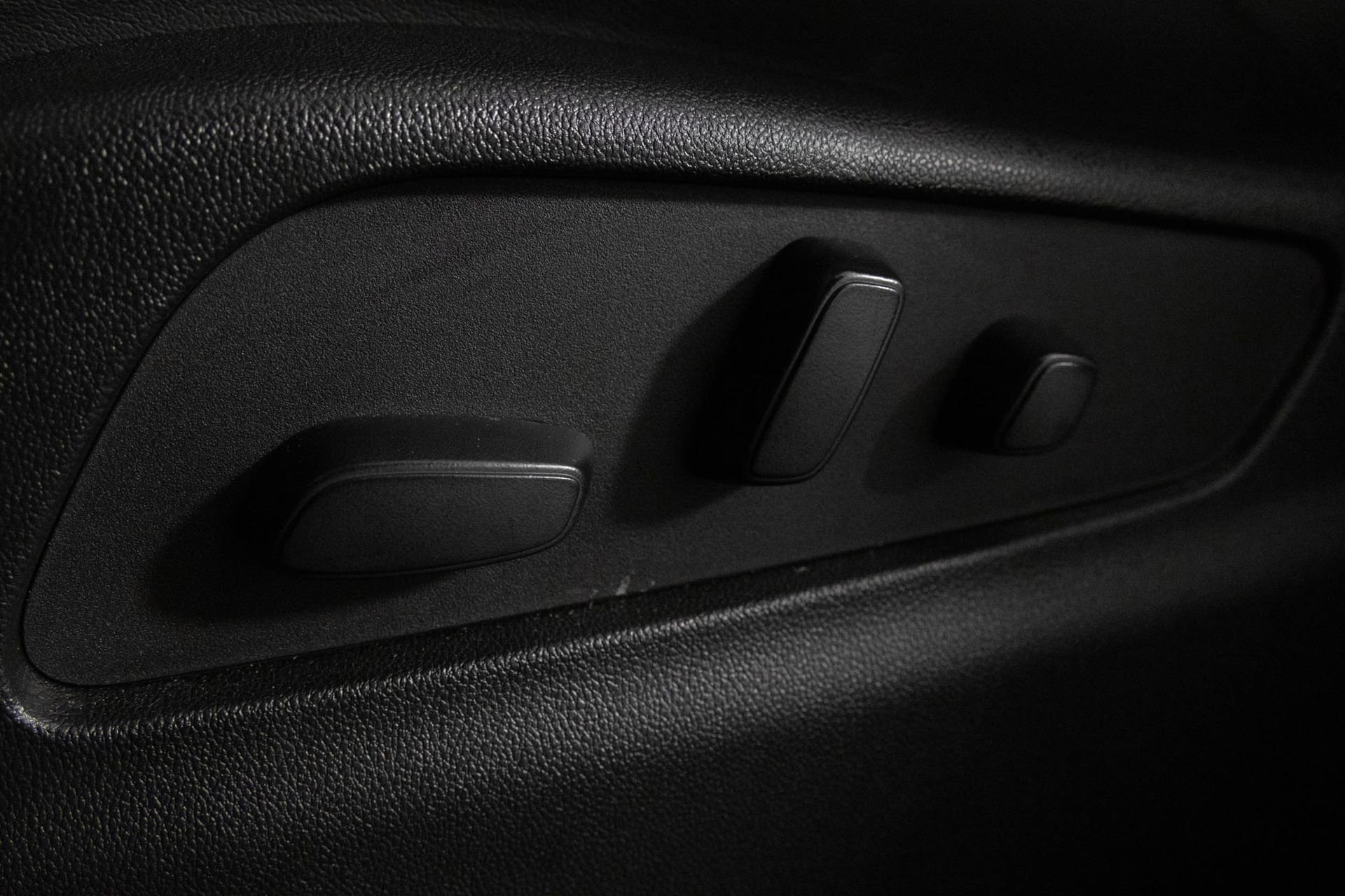 Used 2023 Cadillac XT4 Luxury w/ Cold Weather Package image 20