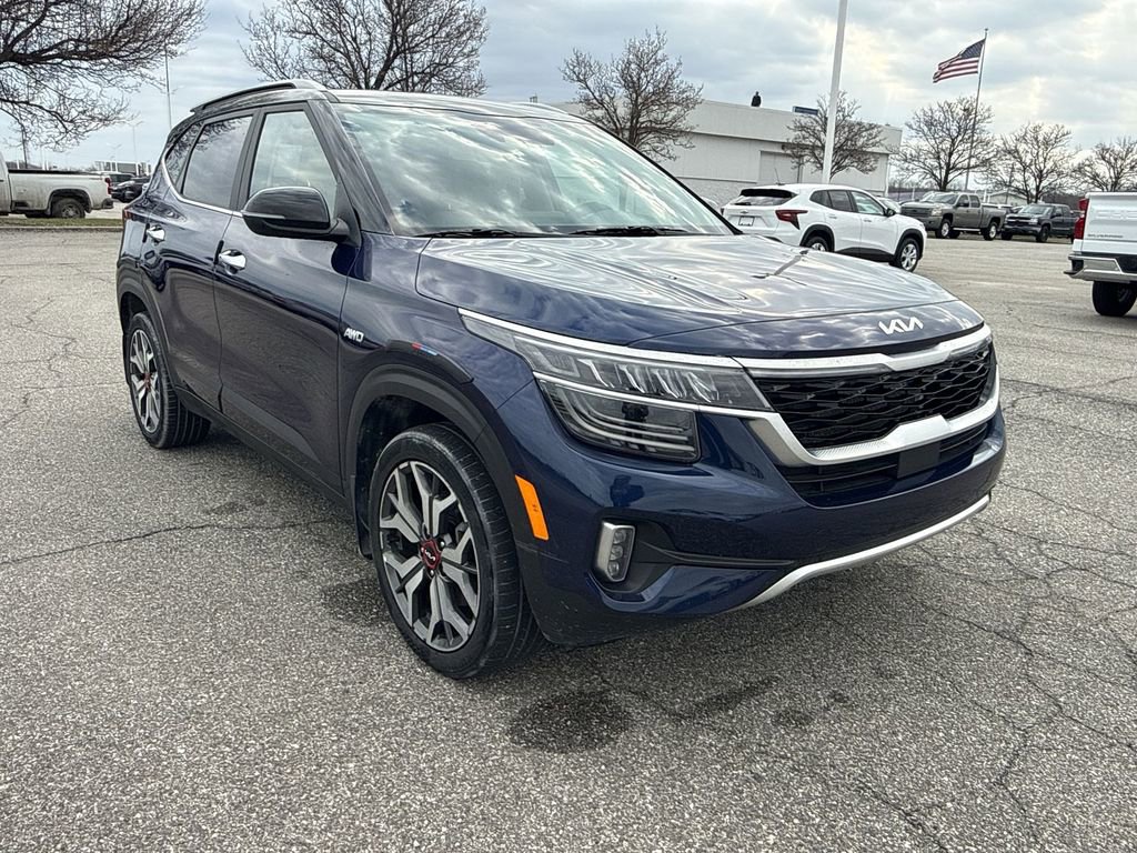 Used 2022 Kia Seltos SX image 2