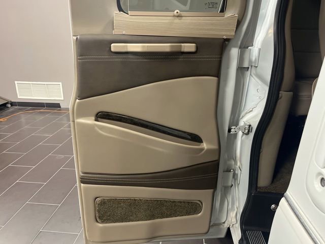 Used 2019 Chevrolet Express 2500 w/ Enhanced Convenience Package image 13