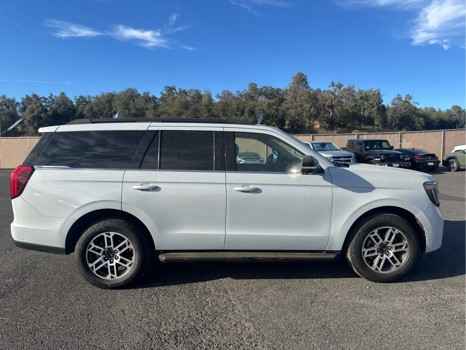 Used 2025 Ford Expedition Active AWD/4WD image 4