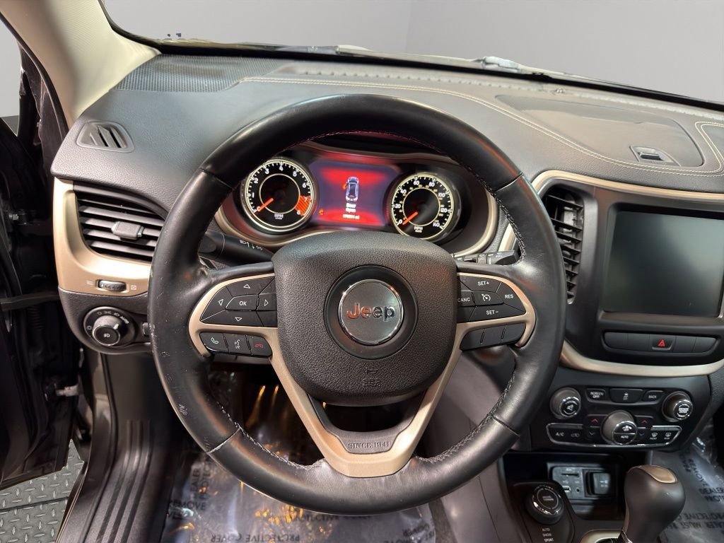 Used 2014 Jeep Cherokee Limited w/ Luxury Group AWD/4WD image 10
