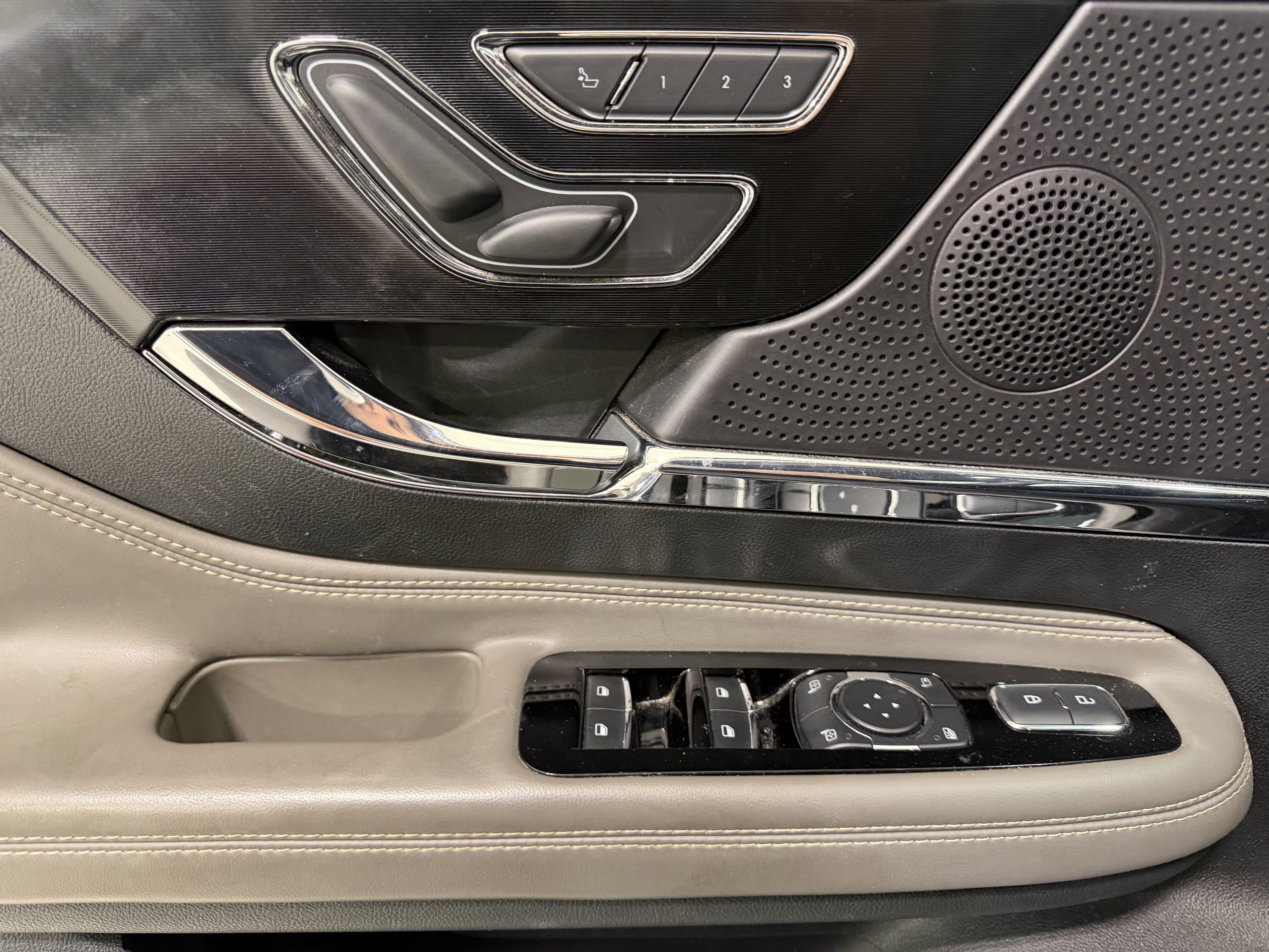 Used 2025 Lincoln Corsair FWD image 19