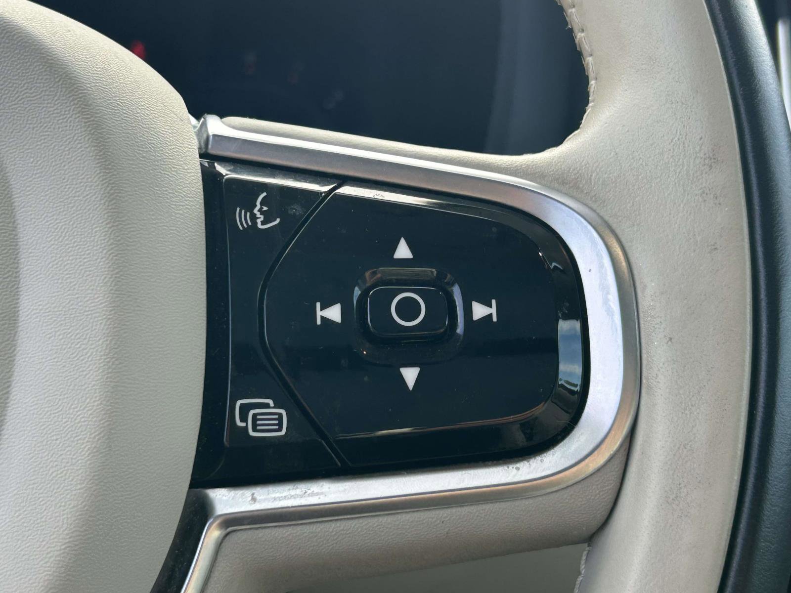 Certified 2023 Volvo XC60 B5 Plus w/ Climate Package image 23