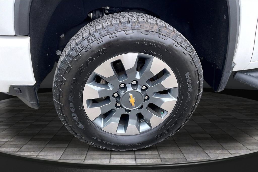 Used 2023 Chevrolet Silverado 2500 Custom w/ Custom Value Package AWD/4WD image 9