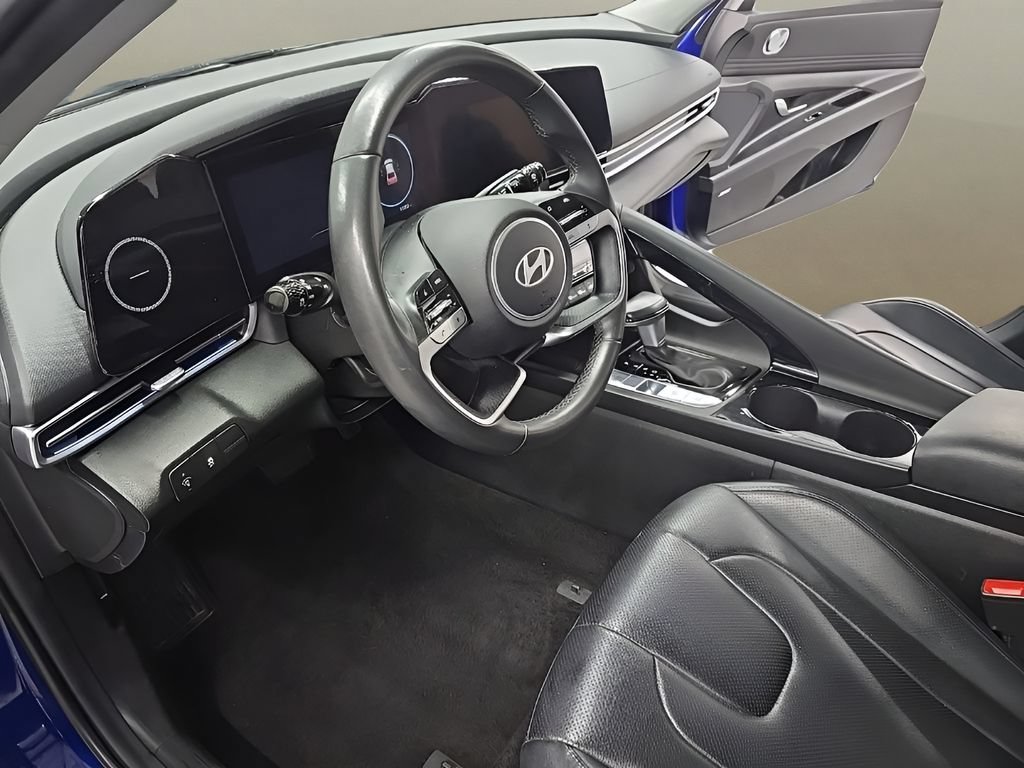 Certified 2025 Hyundai Elantra Limited FWD image 13