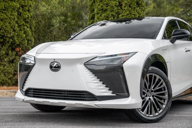 Used 2023 Lexus RZ 450e Premium w/ Accessory Package (2T) AWD/4WD image 2