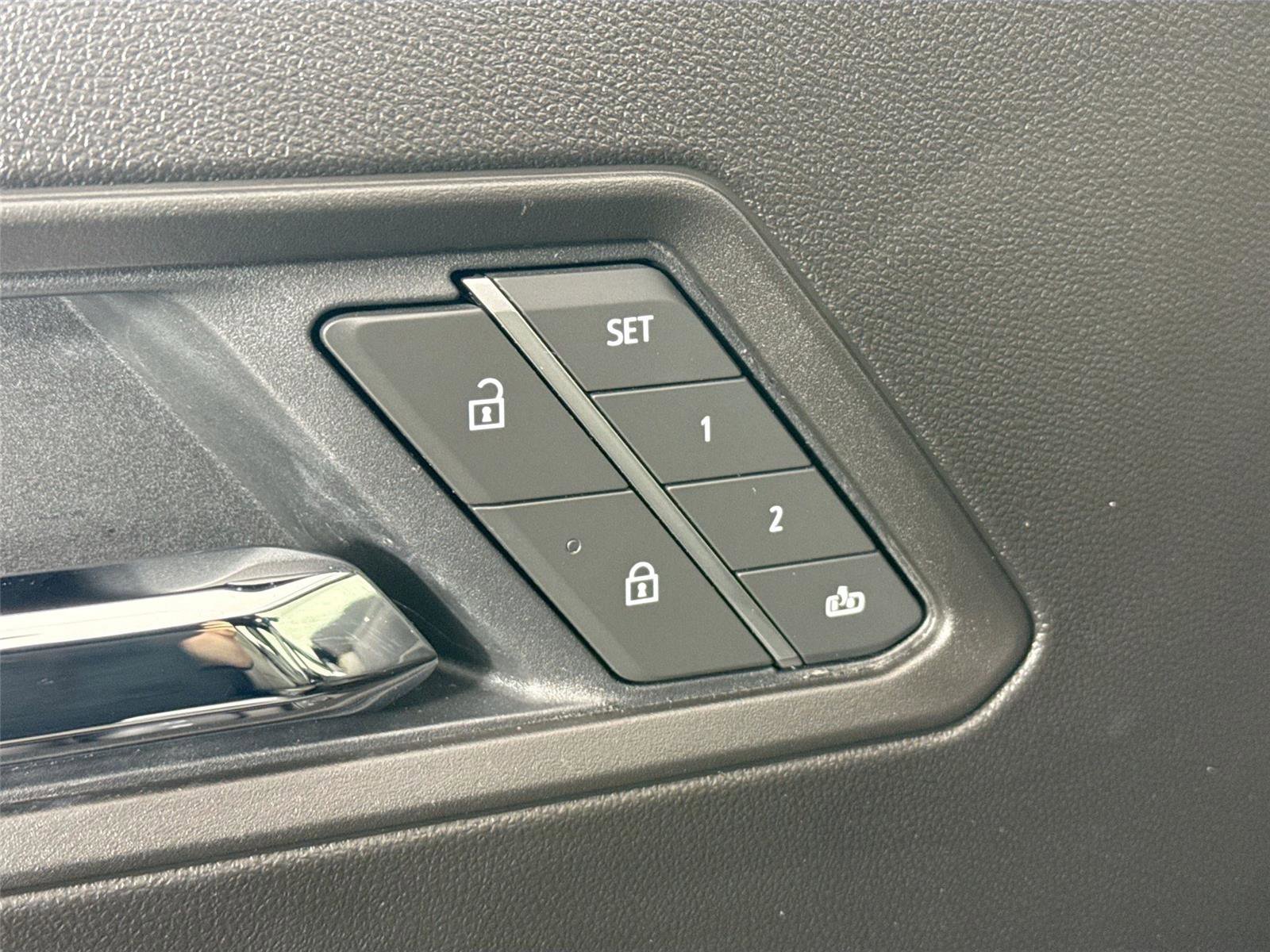 Used 2025 Chevrolet Colorado ZR2 w/ Technology Package image 27