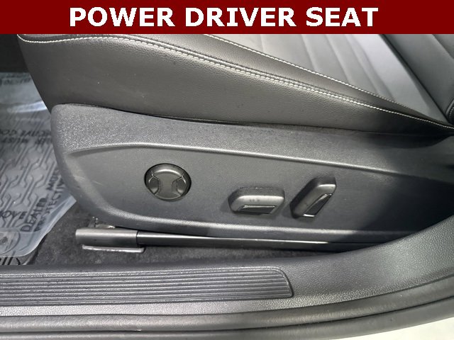 Used 2025 Volkswagen Jetta SE w/ Black Wheel Package image 5