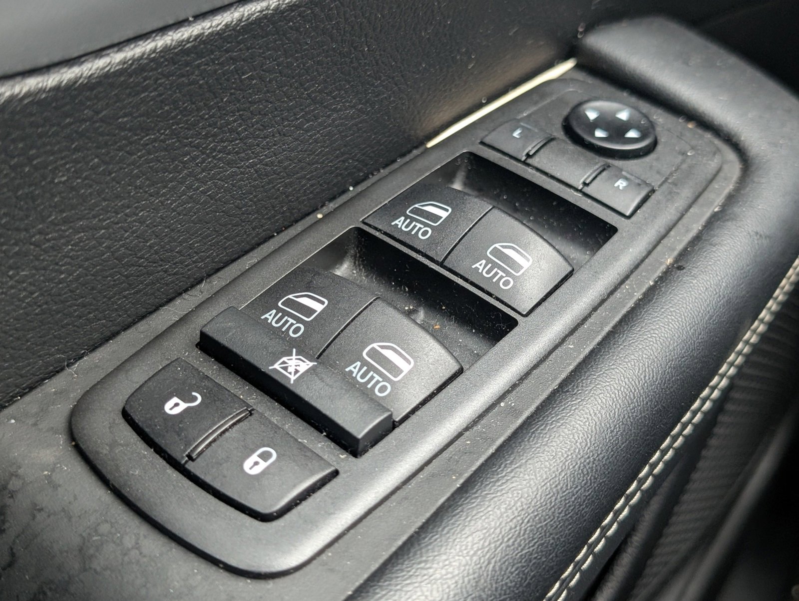 Used 2021 Chrysler Pacifica Touring-L w/ Uconnect Theater Family Group image 16