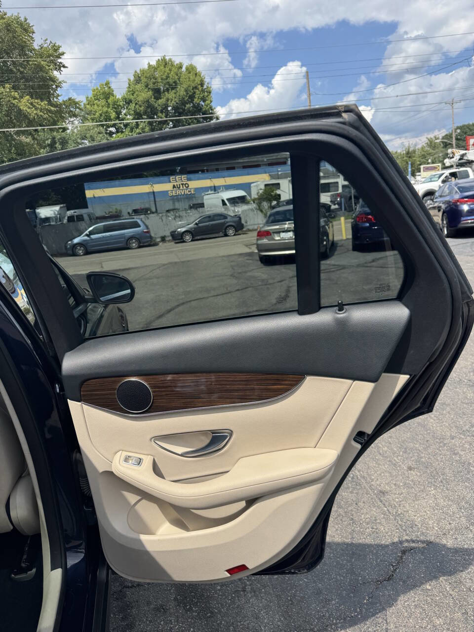 Used 2019 Mercedes-Benz GLC 300 4MATIC image 18