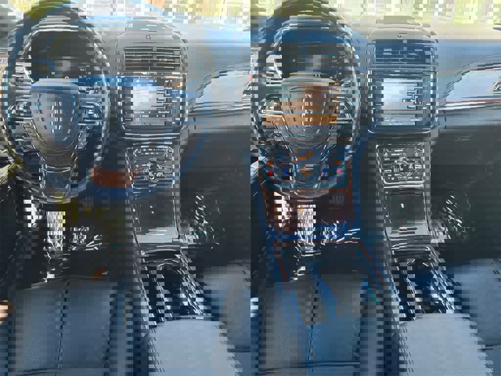 Used 2017 Lincoln Continental Reserve image 21