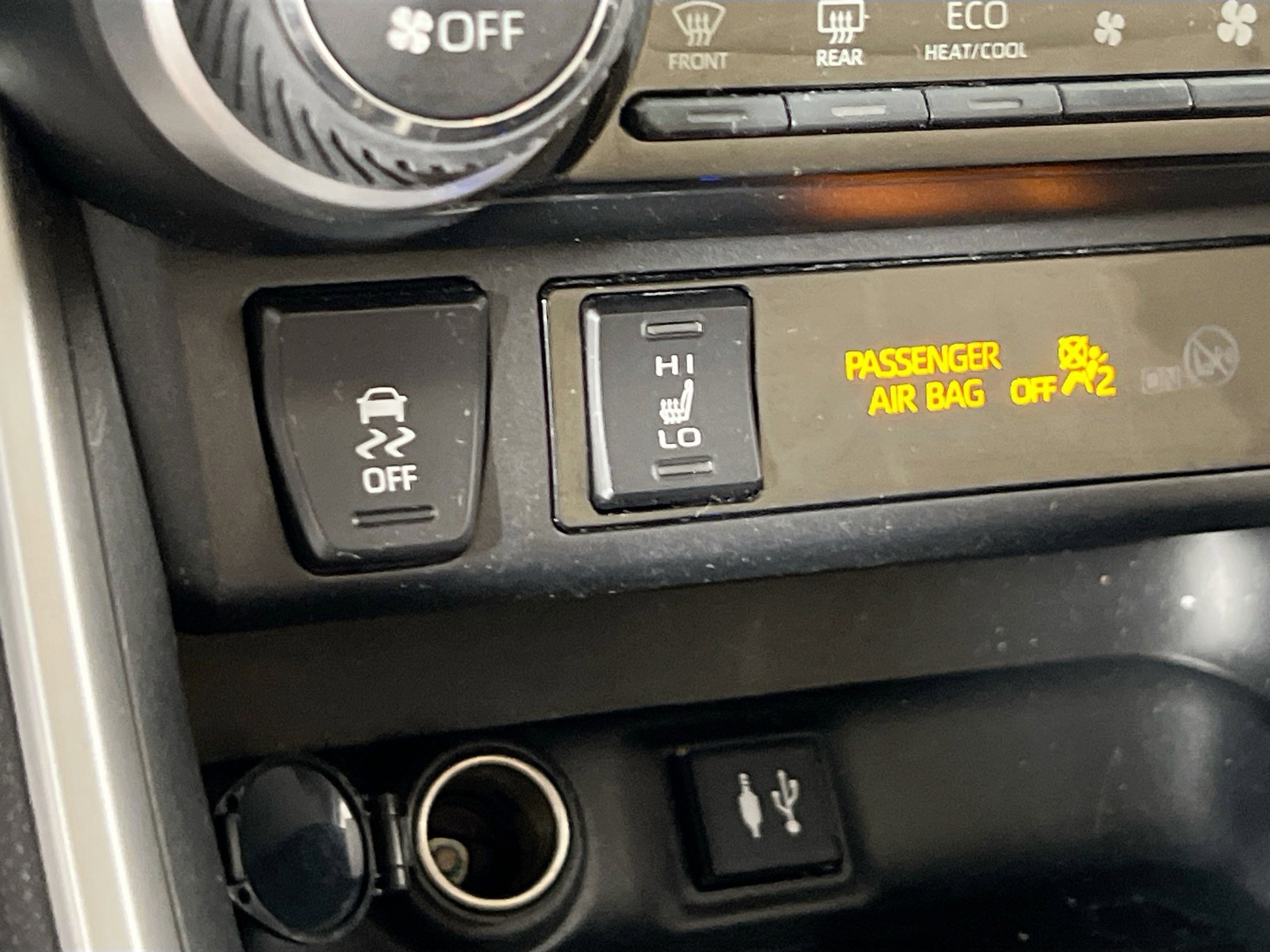 Used 2019 Toyota RAV4 XLE w/ Convenience Package AWD/4WD image 19