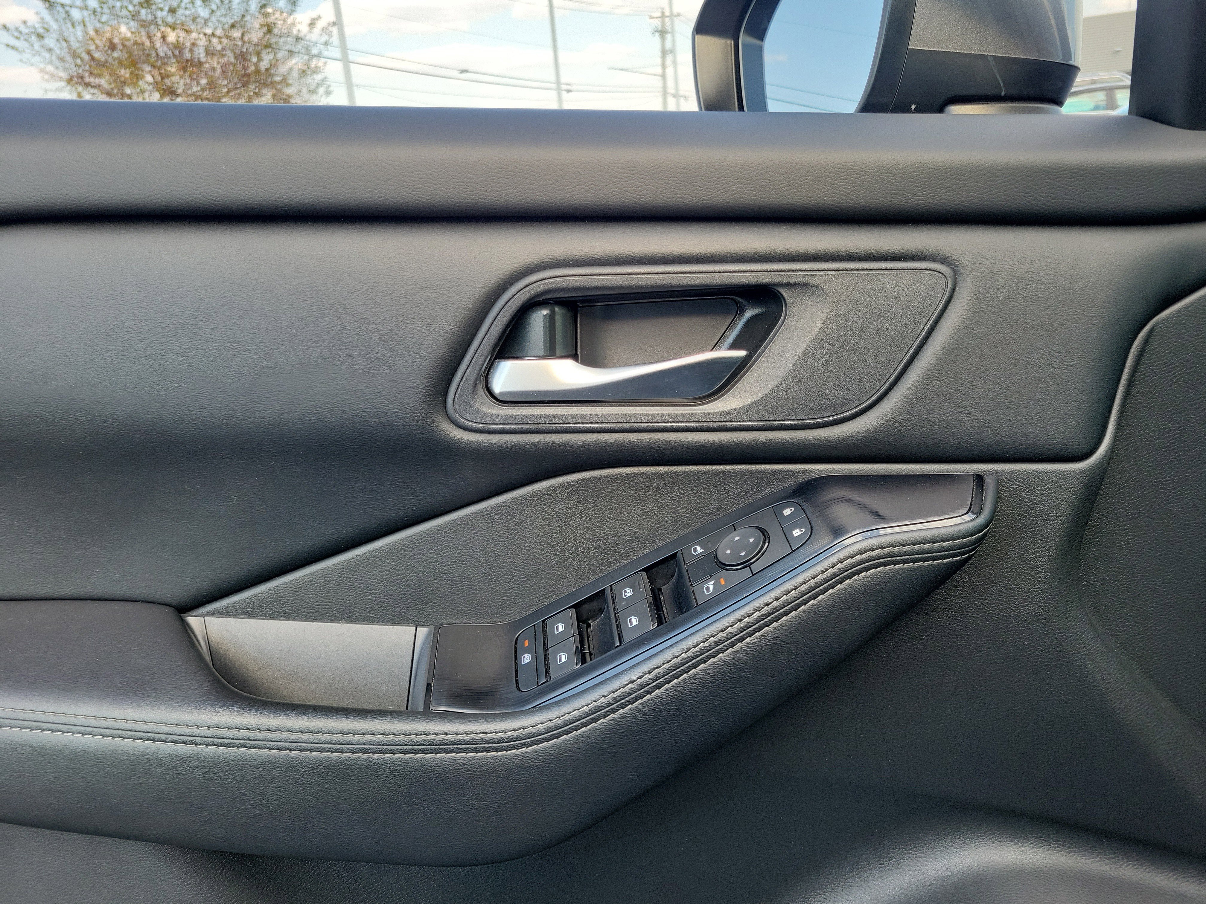 Certified 2024 Nissan Rogue SV image 17