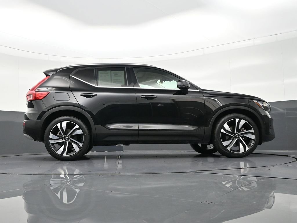 Certified 2023 Volvo XC40 B5 Ultimate w/ Protection Package image 29