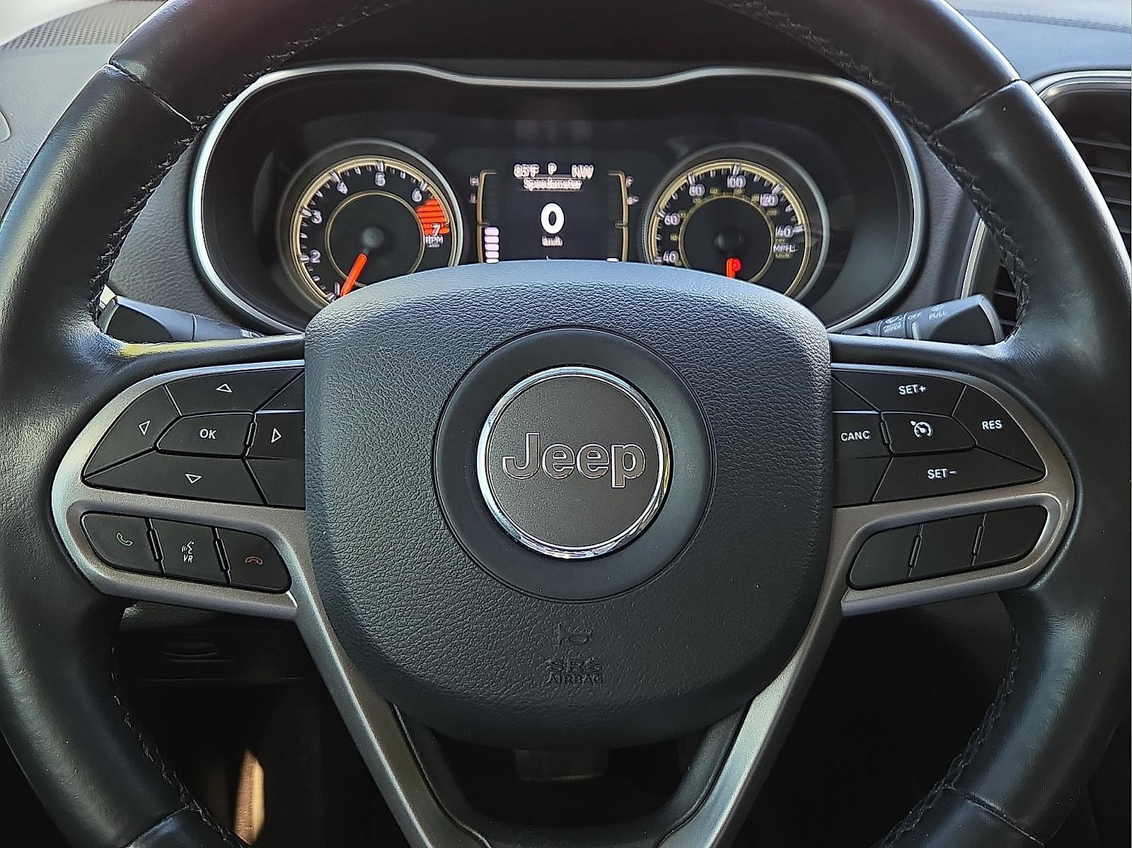 Used 2019 Jeep Cherokee Latitude Plus w/ Comfort/Convenience Group FWD image 24