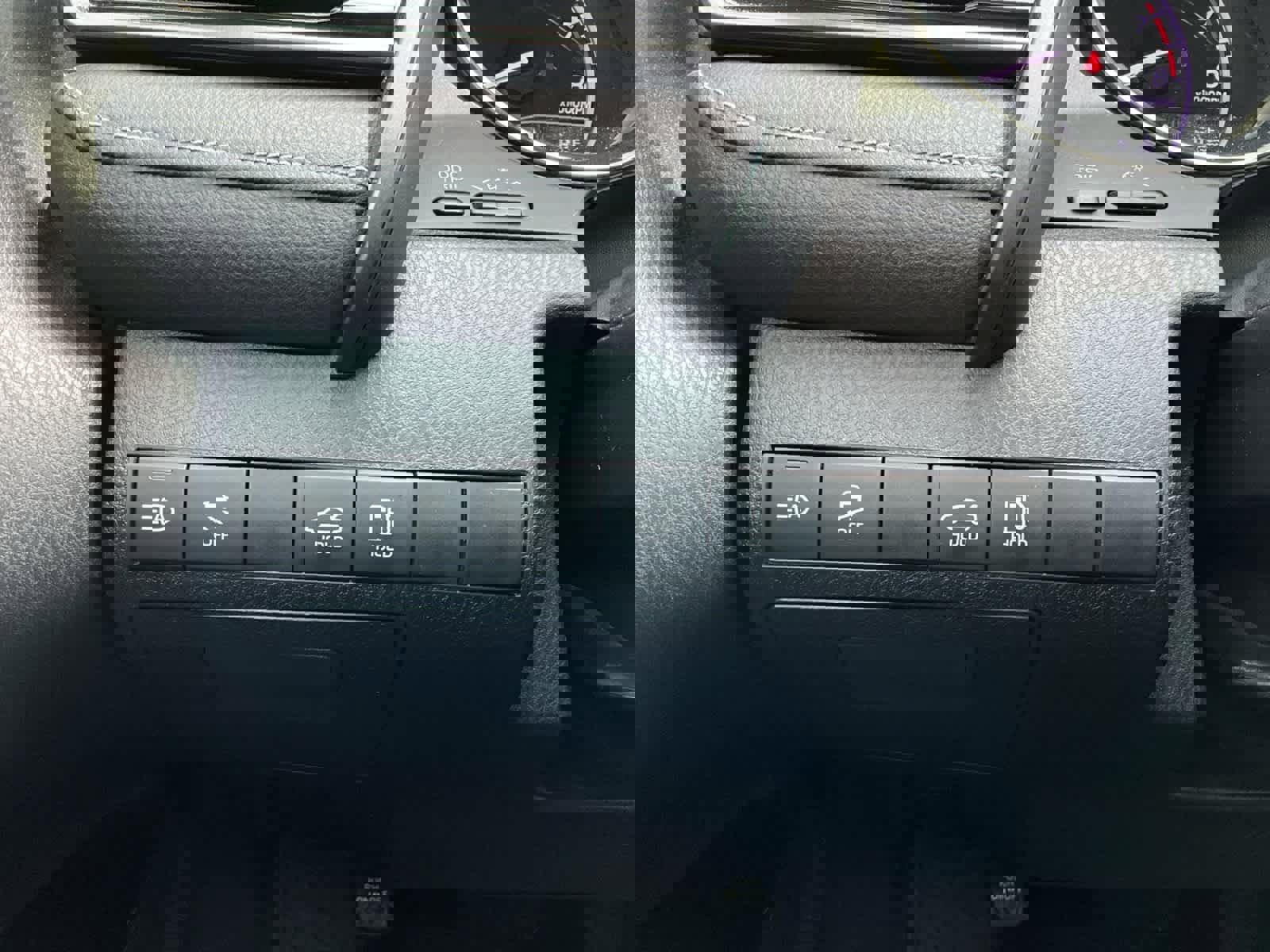 Used 2020 Toyota Camry SE w/ Blackout Package image 19