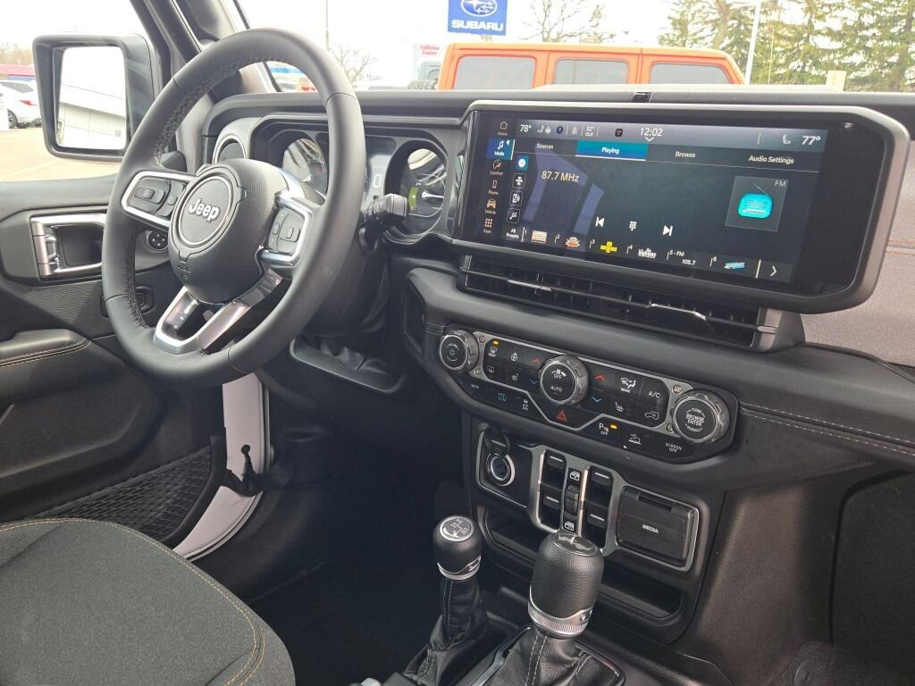 Certified 2025 Jeep Wrangler Unlimited Sahara w/ Safety Group image 7