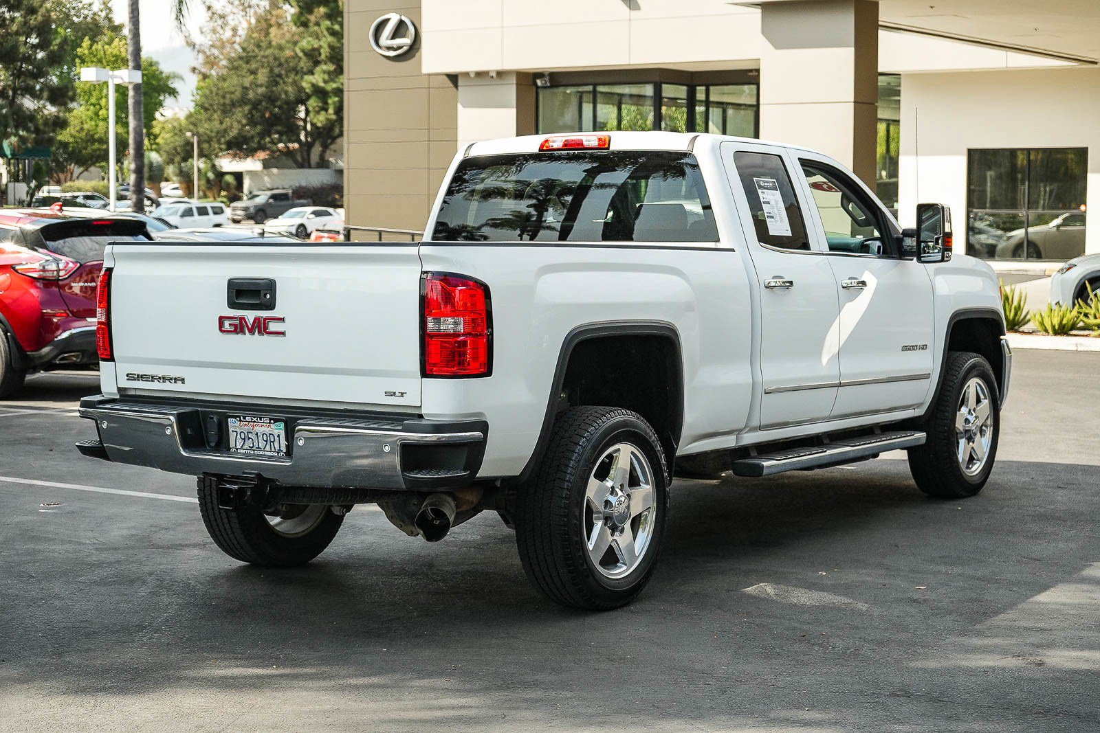 Used 2015 GMC Sierra 2500 SLT w/ SLT Preferred Package AWD/4WD image 6