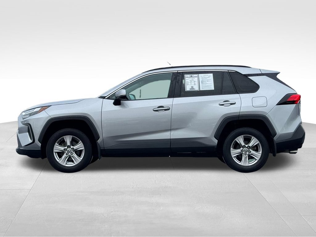 Used 2023 Toyota RAV4 XLE AWD/4WD image 4