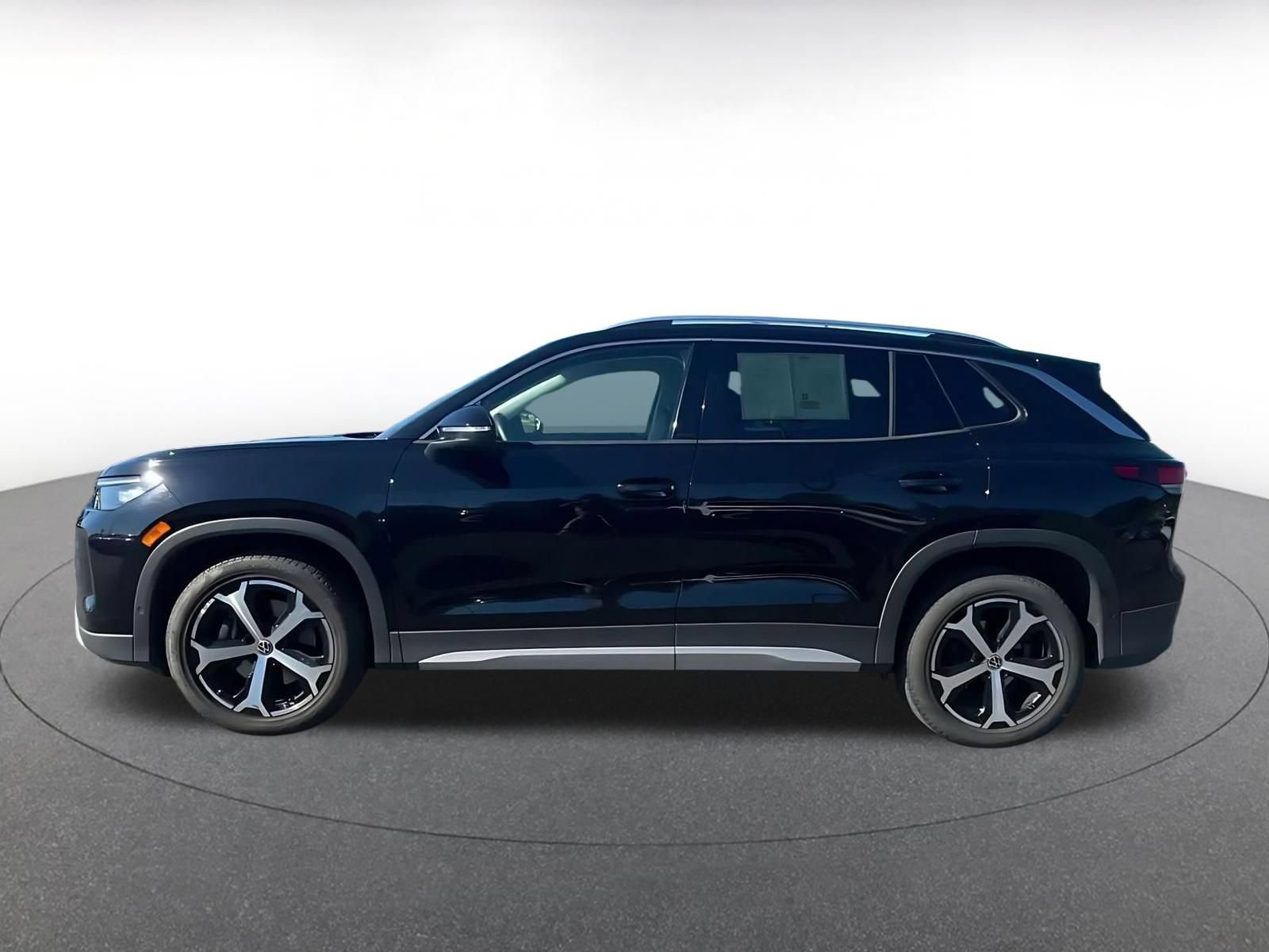 Used 2026 Volkswagen Tiguan SE AWD/4WD image 9