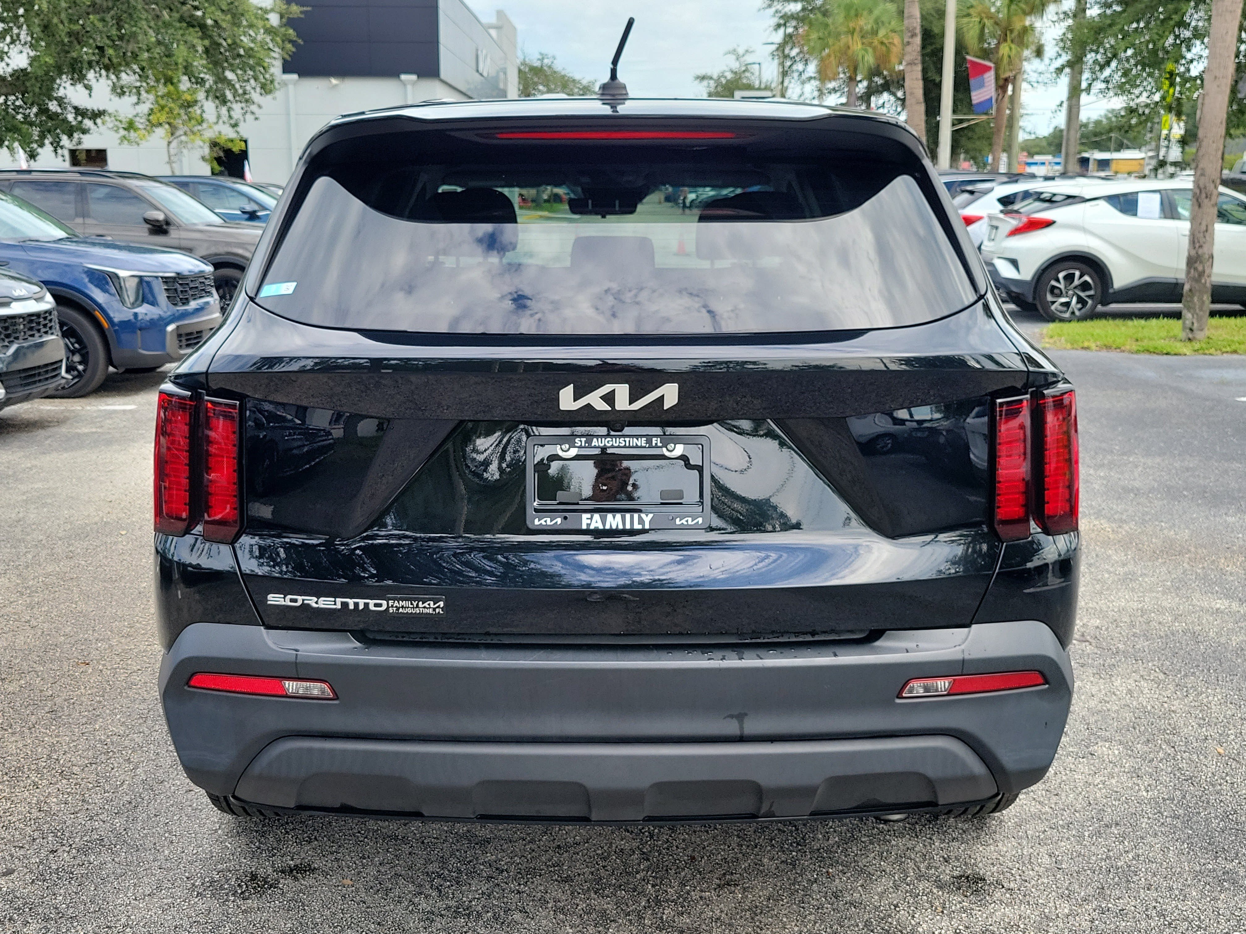 Certified 2023 Kia Sorento LX FWD image 5
