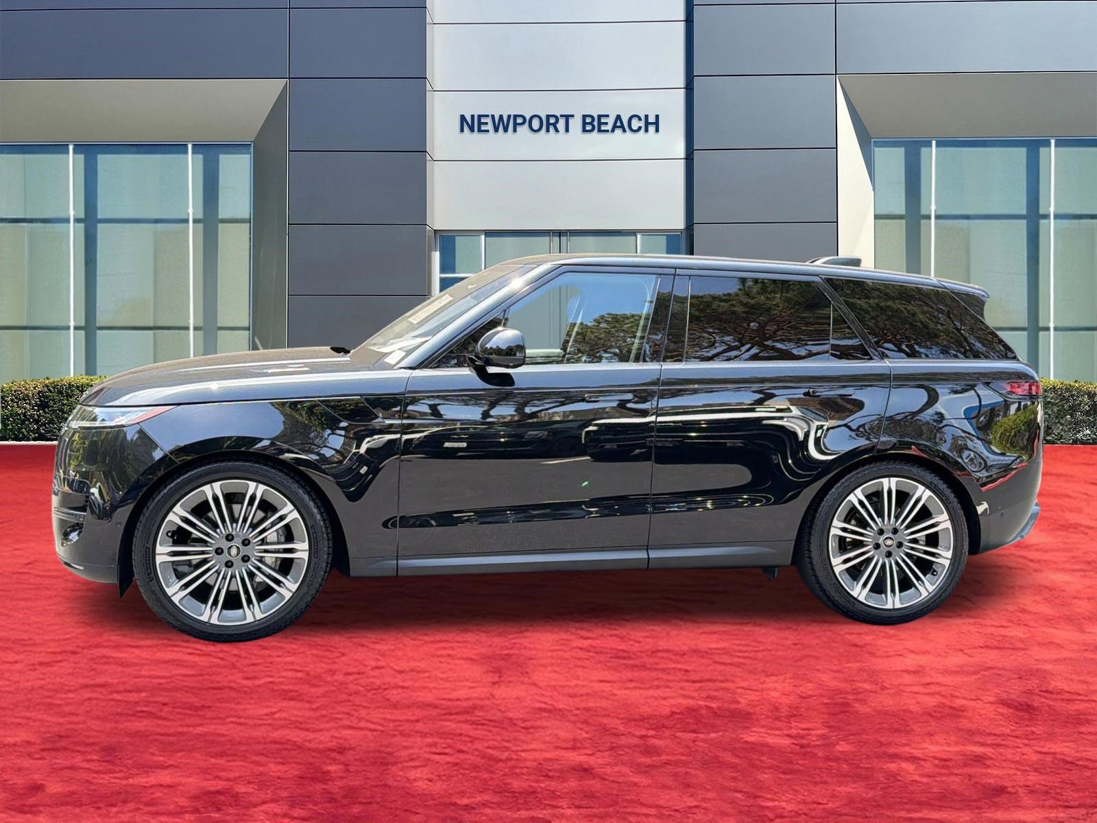 Used 2023 Land Rover Range Rover Sport SE AWD/4WD image 2