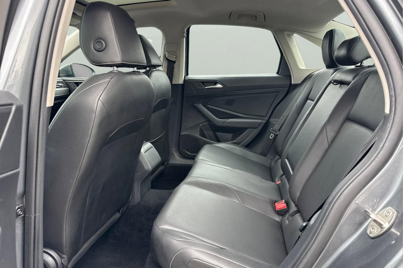 Used 2020 Volkswagen Jetta SE image 5