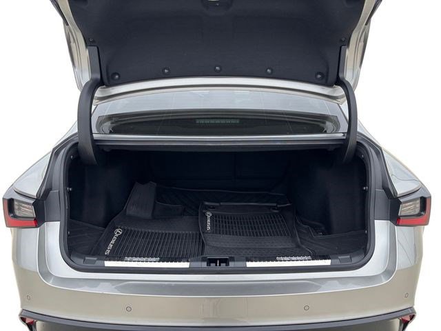 Used 2023 Lexus IS 350 F Sport w/ Navigation Package image 21