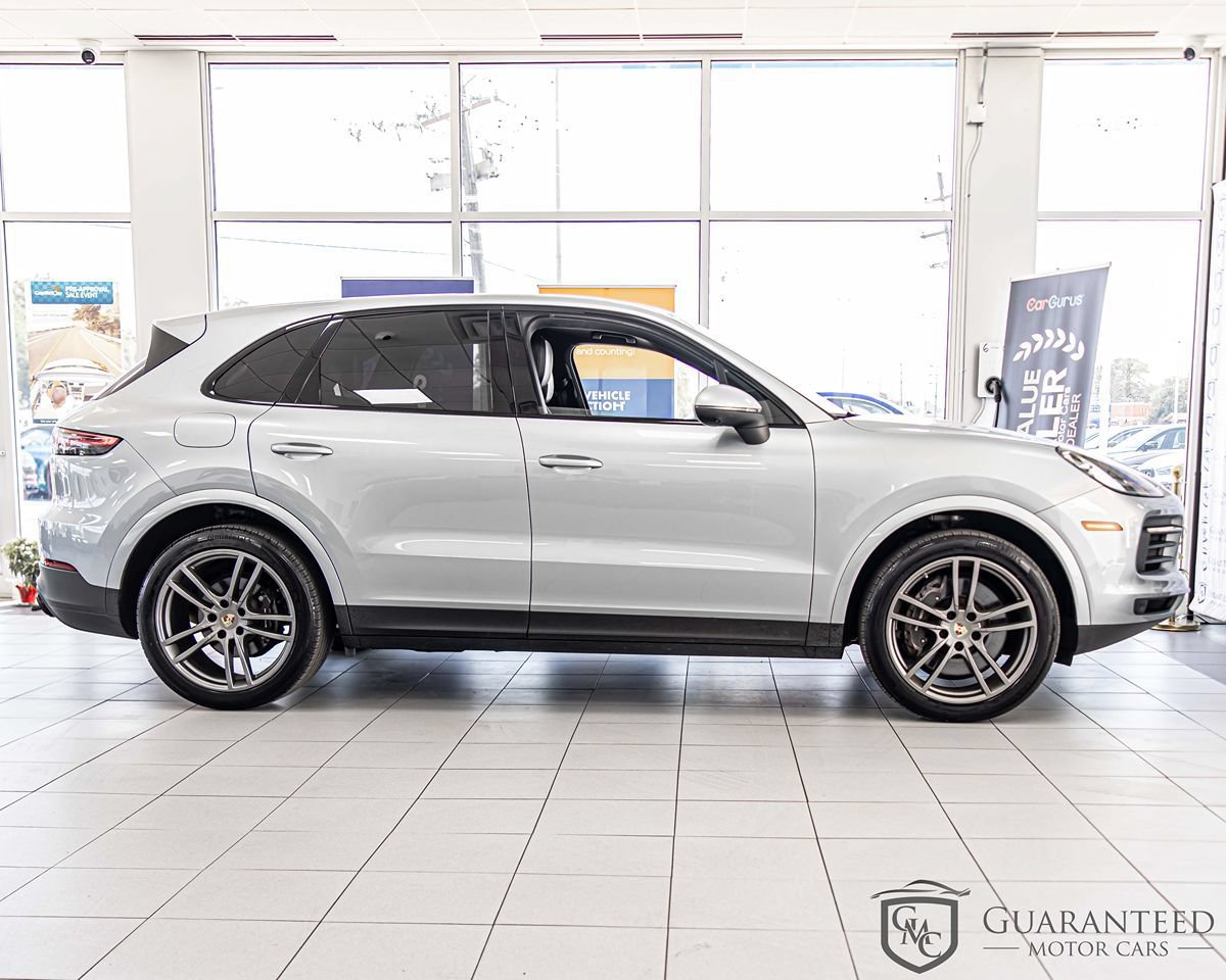 Used 2023 Porsche Cayenne w/ Premium Package AWD/4WD image 9