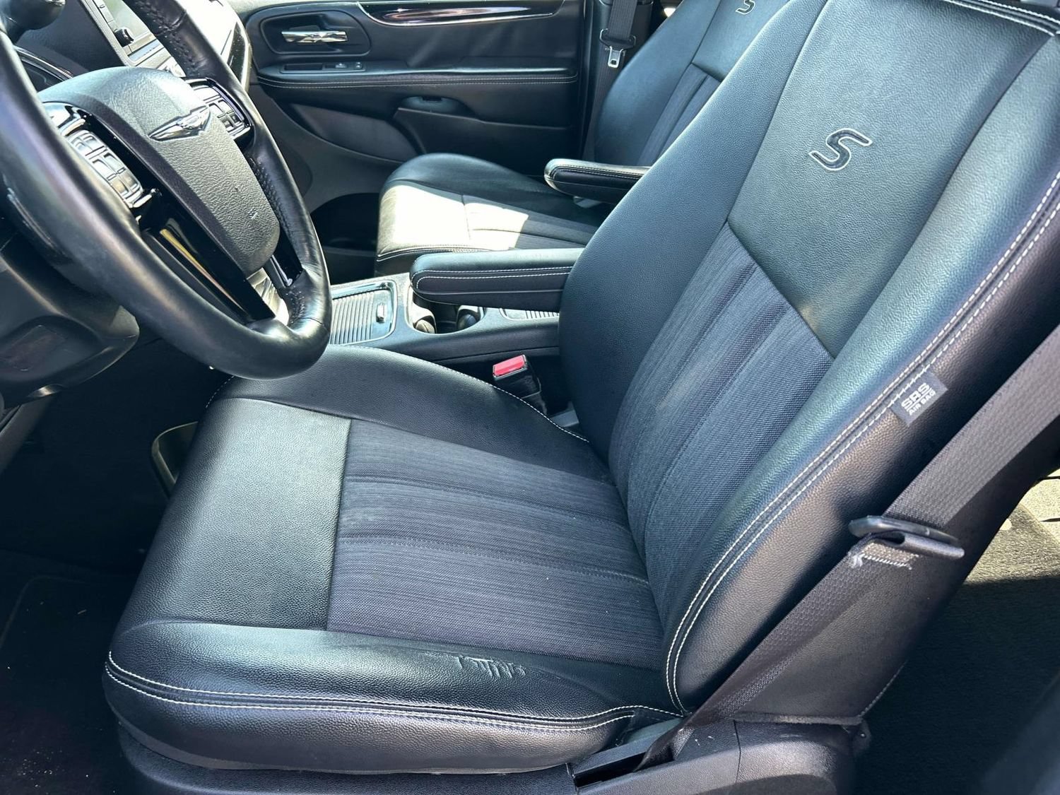 Used 2016 Chrysler Town & Country S w/ Driver Convenience Group FWD image 26