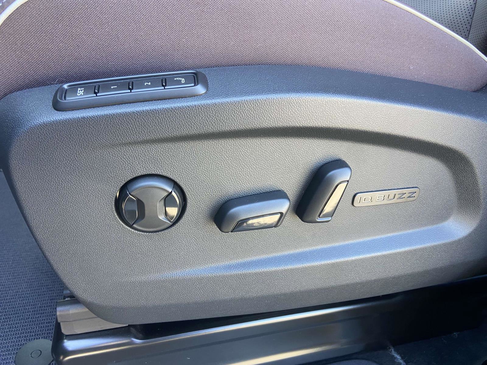 New 2025 Volkswagen ID. Buzz Pro S RWD image 18