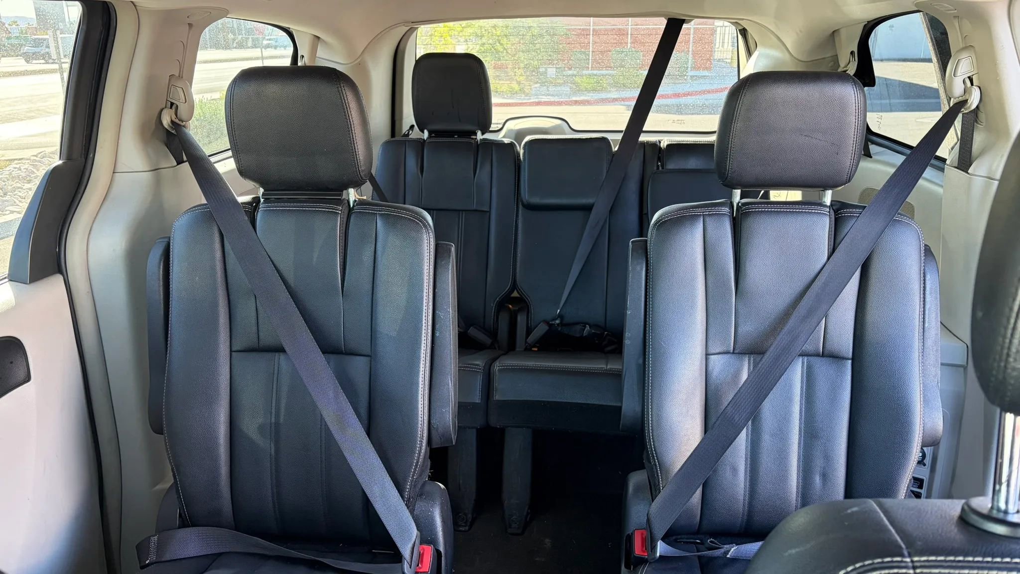 Used 2015 Chrysler Town & Country Touring FWD image 9
