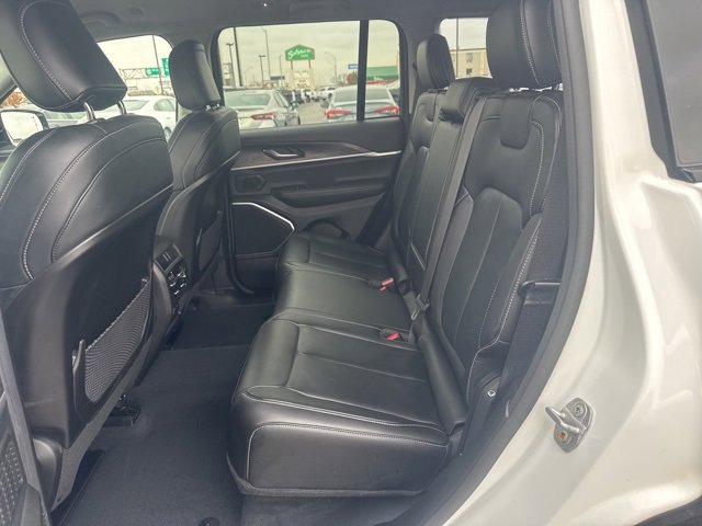 Used 2023 Jeep Grand Cherokee Limited w/ Black Appearance Package image 22