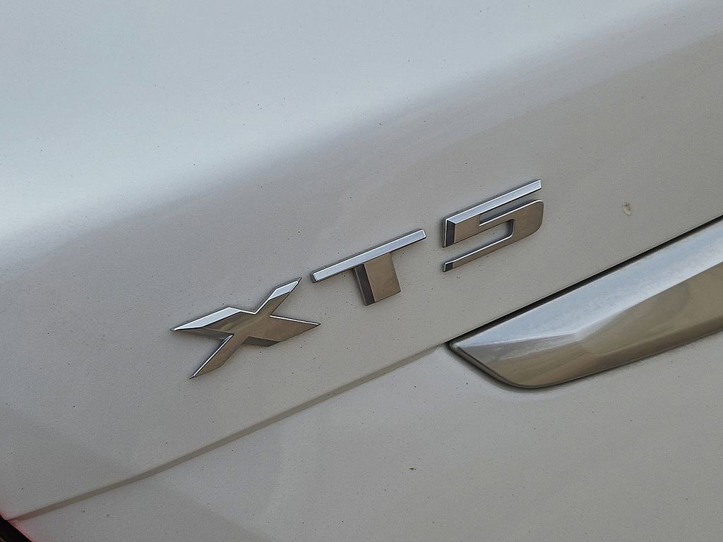 Used 2021 Cadillac XT5 Premium Luxury image 11