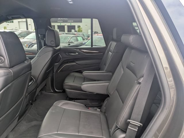 Used 2021 Cadillac Escalade Luxury RWD image 11