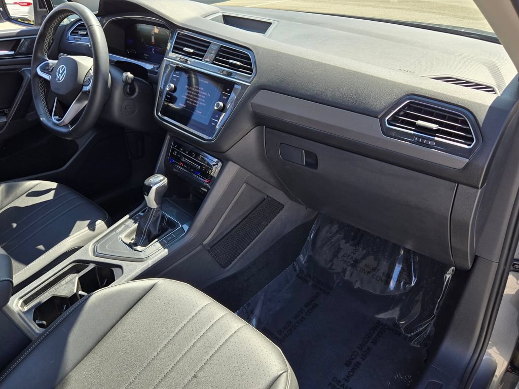 Certified 2023 Volkswagen Tiguan SE FWD image 20