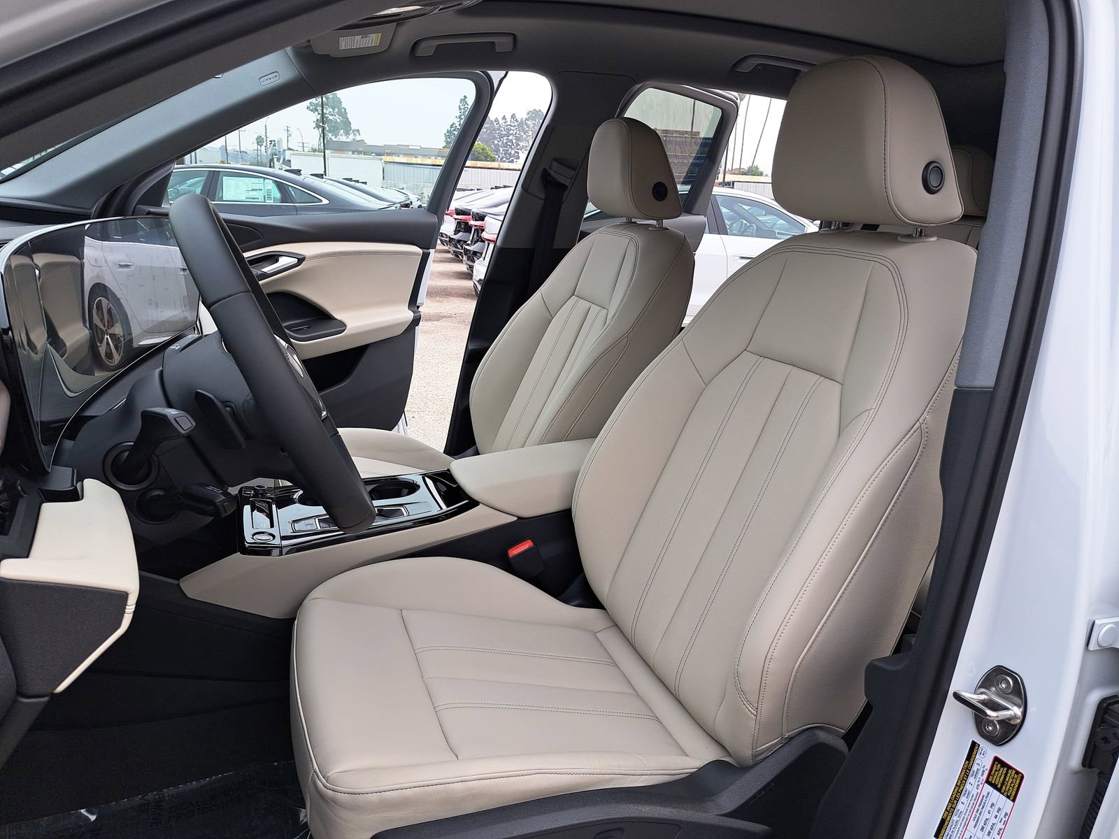 New 2025 Audi Q6 e-tron Premium image 15