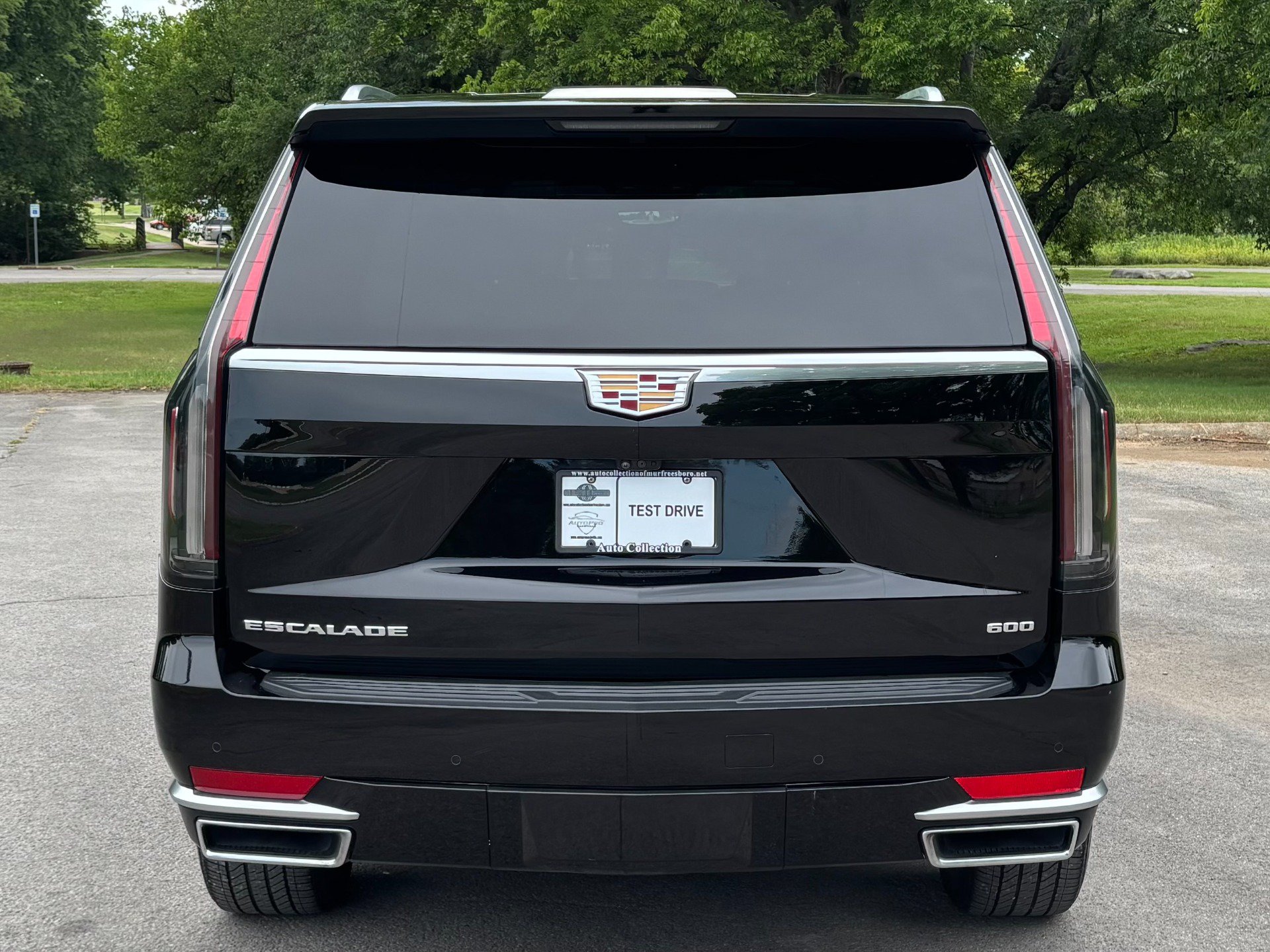 Used 2024 Cadillac Escalade Premium Luxury AWD/4WD image 5