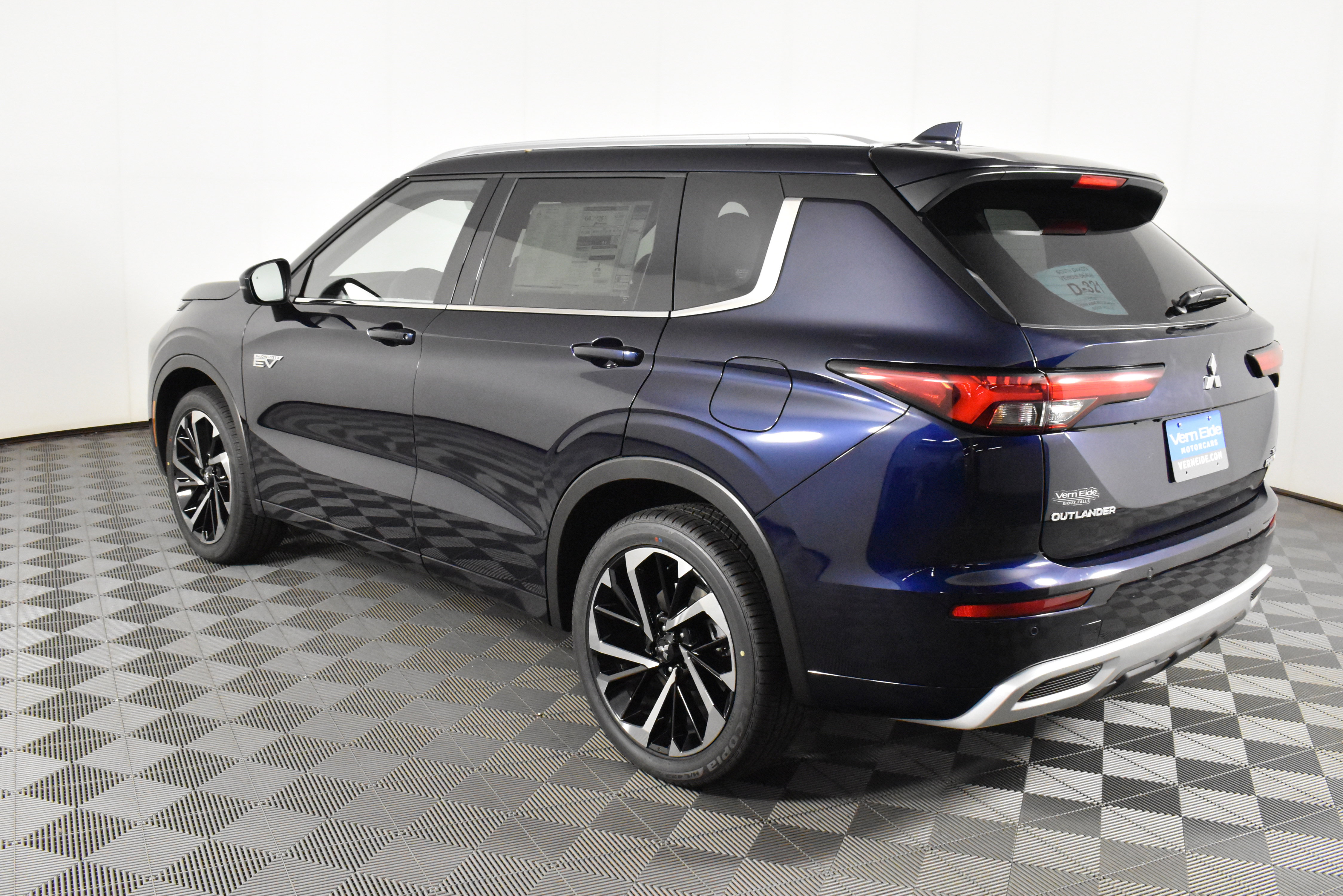 Used 2025 Mitsubishi Outlander SEL image 8