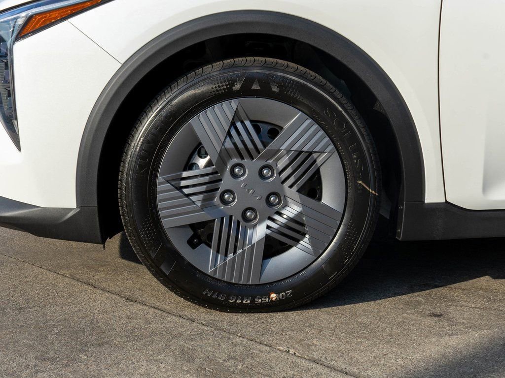 New 2025 Kia K4 FWD image 24