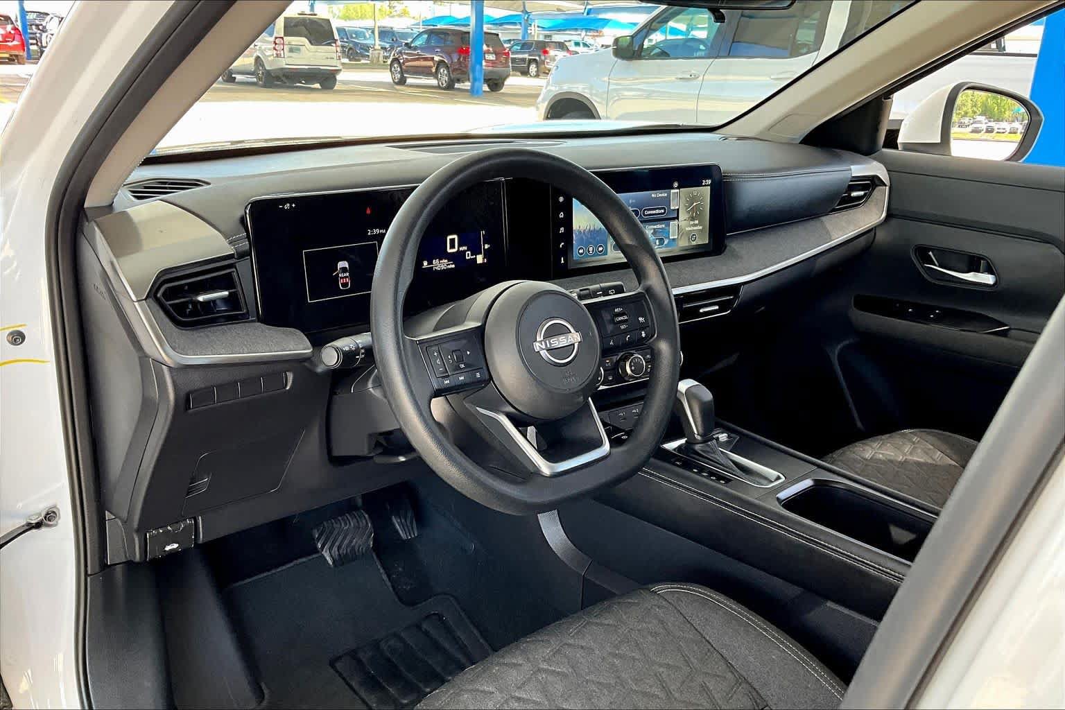 Used 2025 Nissan Kicks SV AWD/4WD image 34