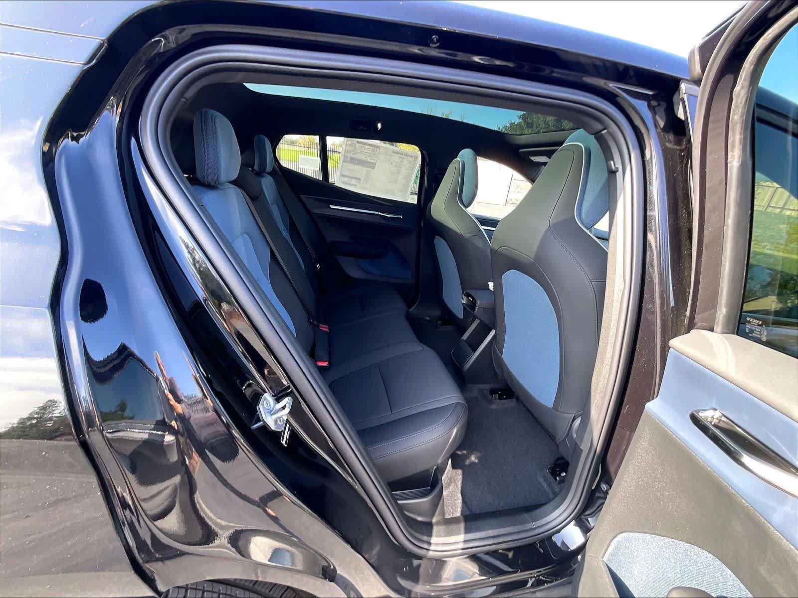 New 2025 Volvo EX30 Plus w/ Protection Package Premier AWD/4WD image 27